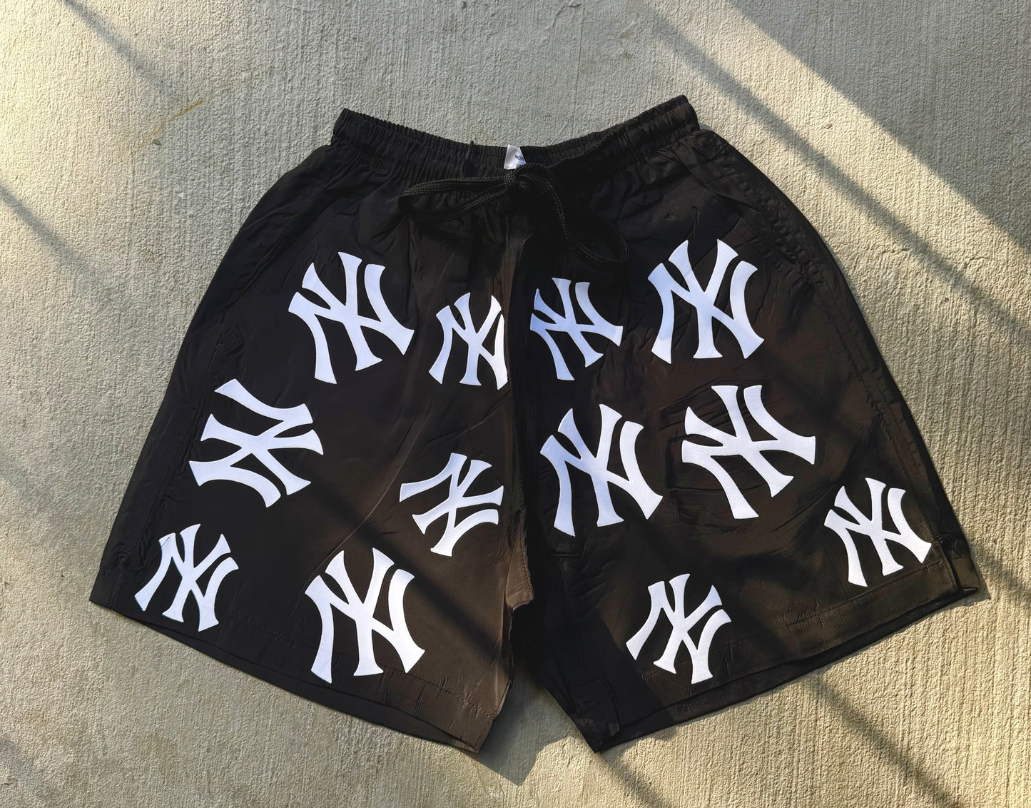 NY shorts with draw string (black)